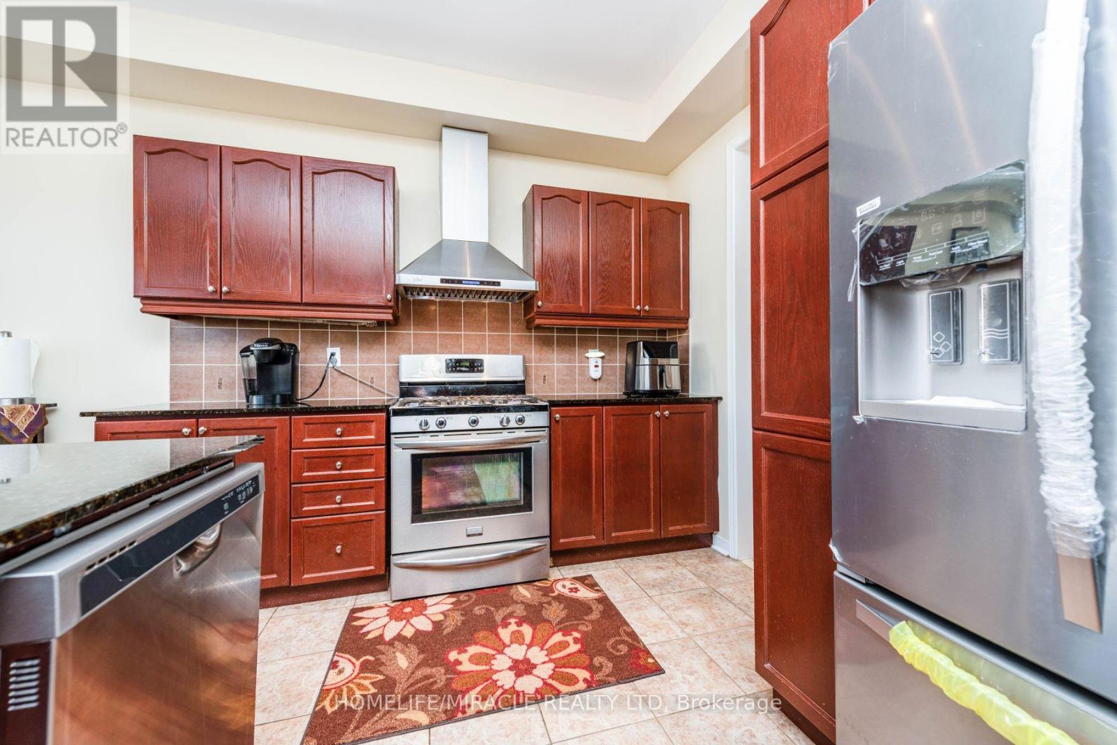 8 Solway Crescent, Ajax, Ontario  L1Z 0A7 - Photo 17 - E12428116