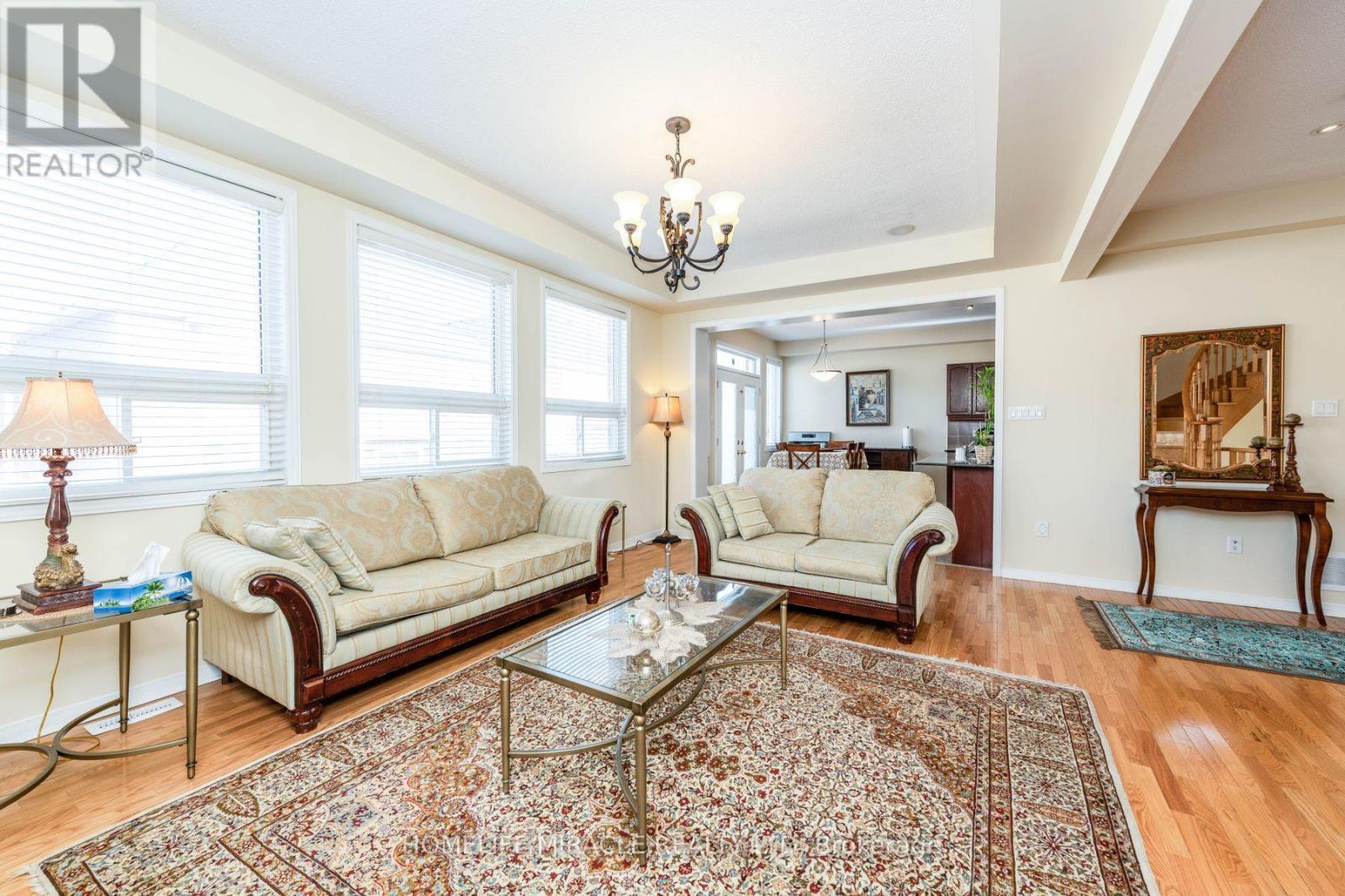 8 Solway Crescent, Ajax, Ontario  L1Z 0A7 - Photo 6 - E12428116