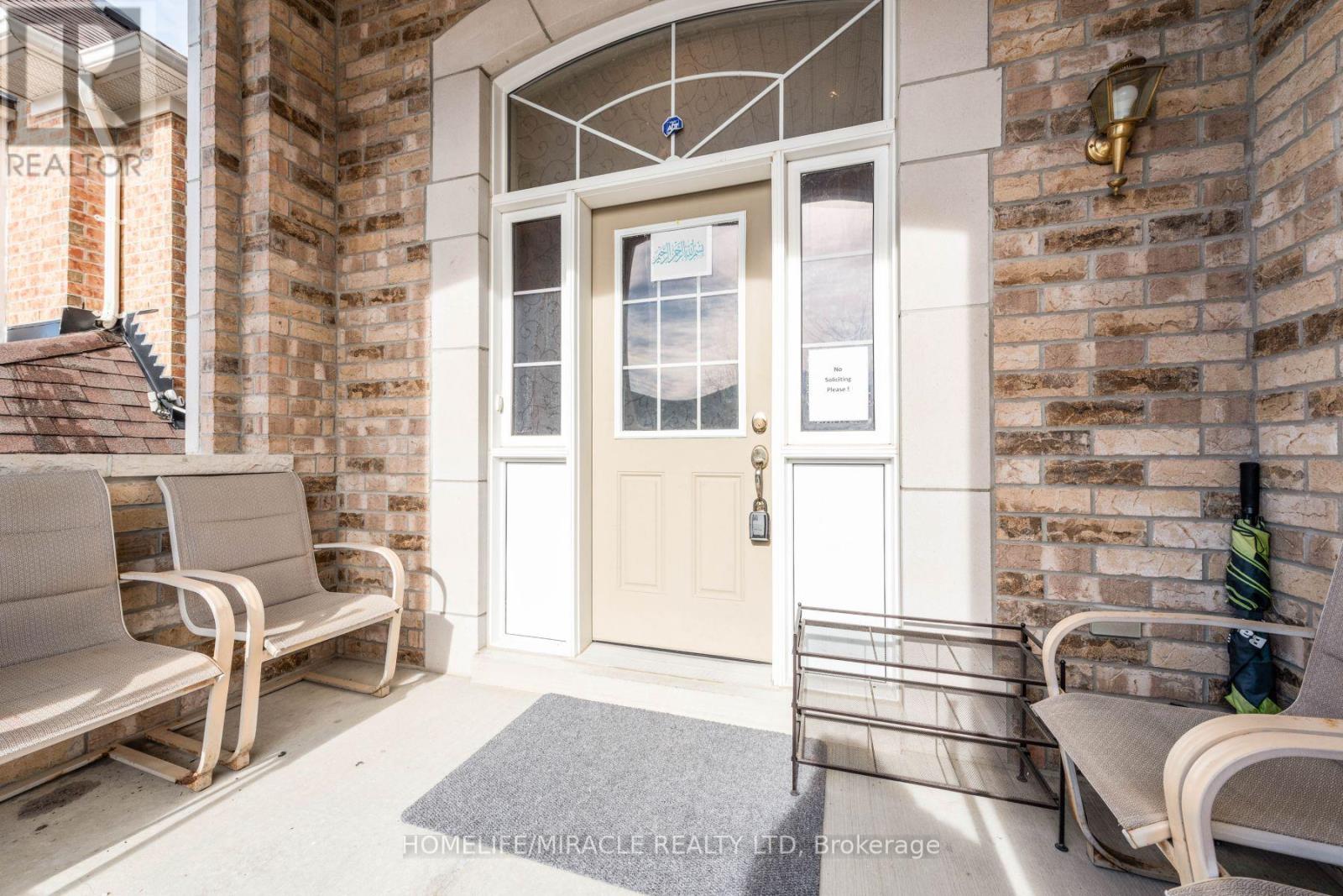 8 Solway Crescent, Ajax, Ontario  L1Z 0A7 - Photo 2 - E12428116