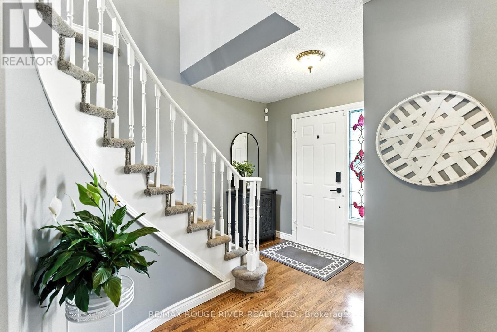 12 Limestone Crescent, Whitby, Ontario  L1N 8N8 - Photo 4 - E12431824