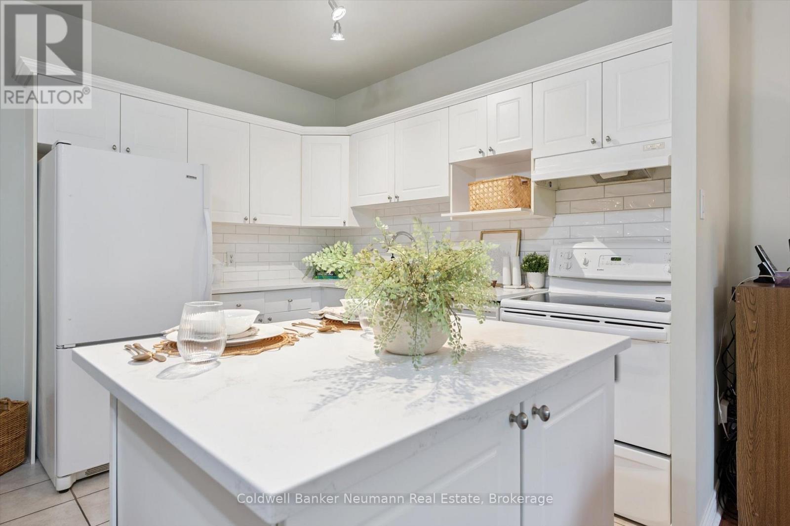206 - 60 Wyndham Street S, Guelph, Ontario  N1E 7H7 - Photo 5 - X12431817