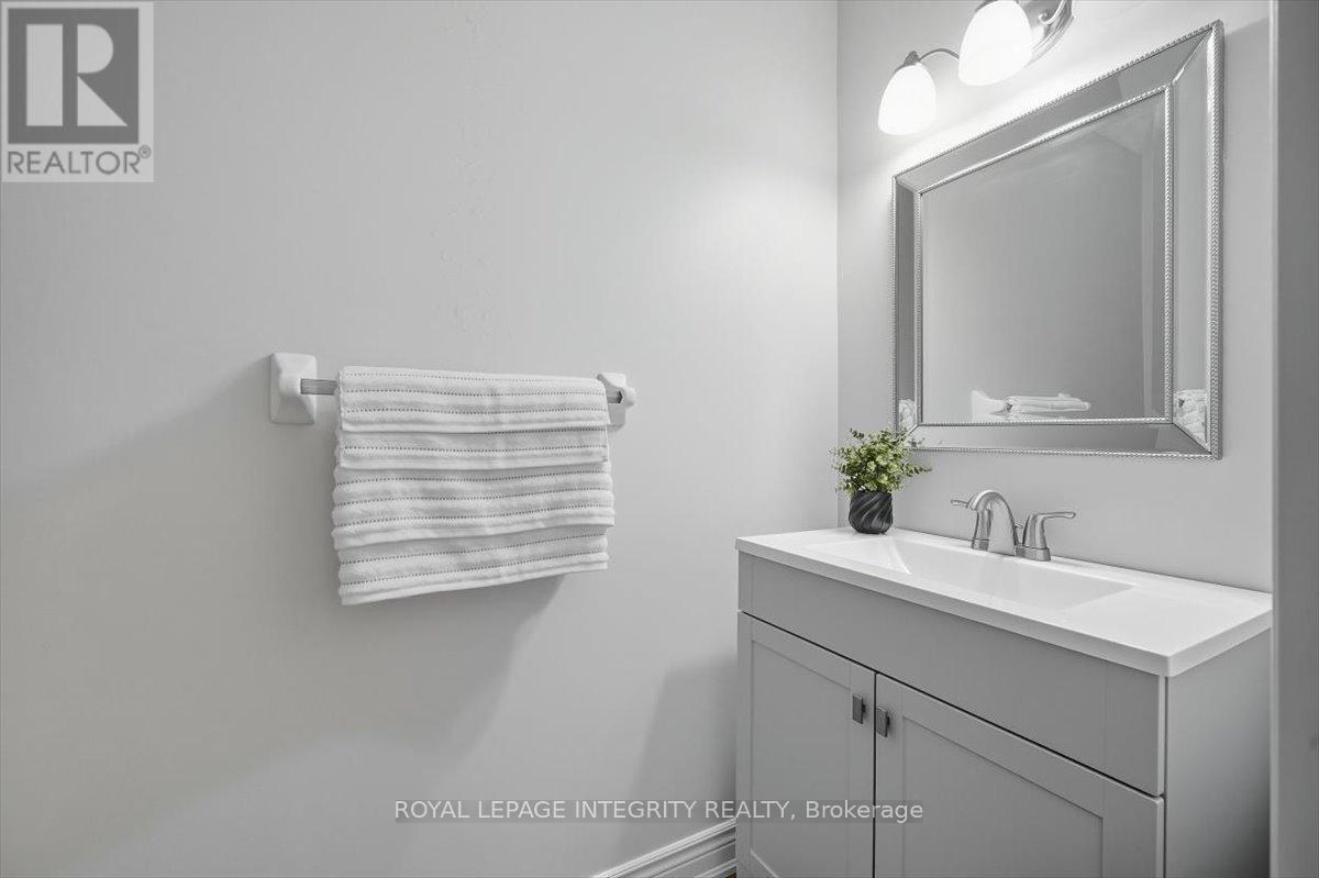 2018 Winsome Terrace, Ottawa, Ontario  K4A 4Y4 - Photo 7 - X12431836