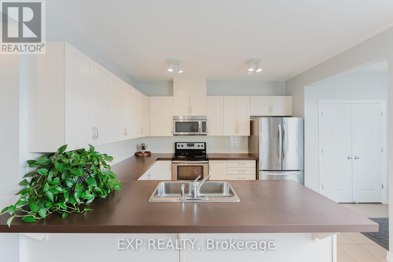 400 Sweetflag Street, Ottawa, Ontario  K2J 5Y6 - Photo 10 - X12431917
