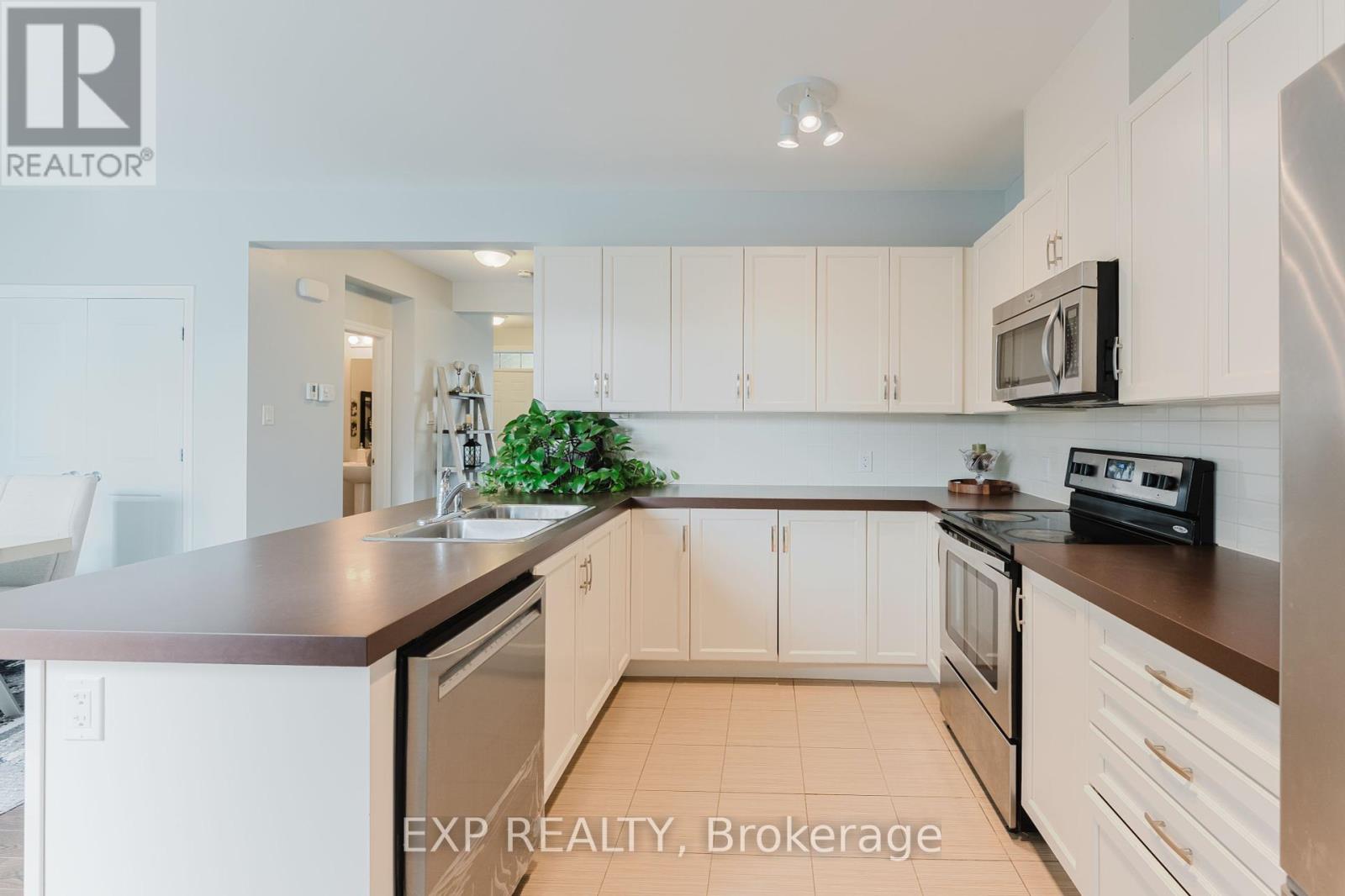 400 Sweetflag Street, Ottawa, Ontario  K2J 5Y6 - Photo 11 - X12431917