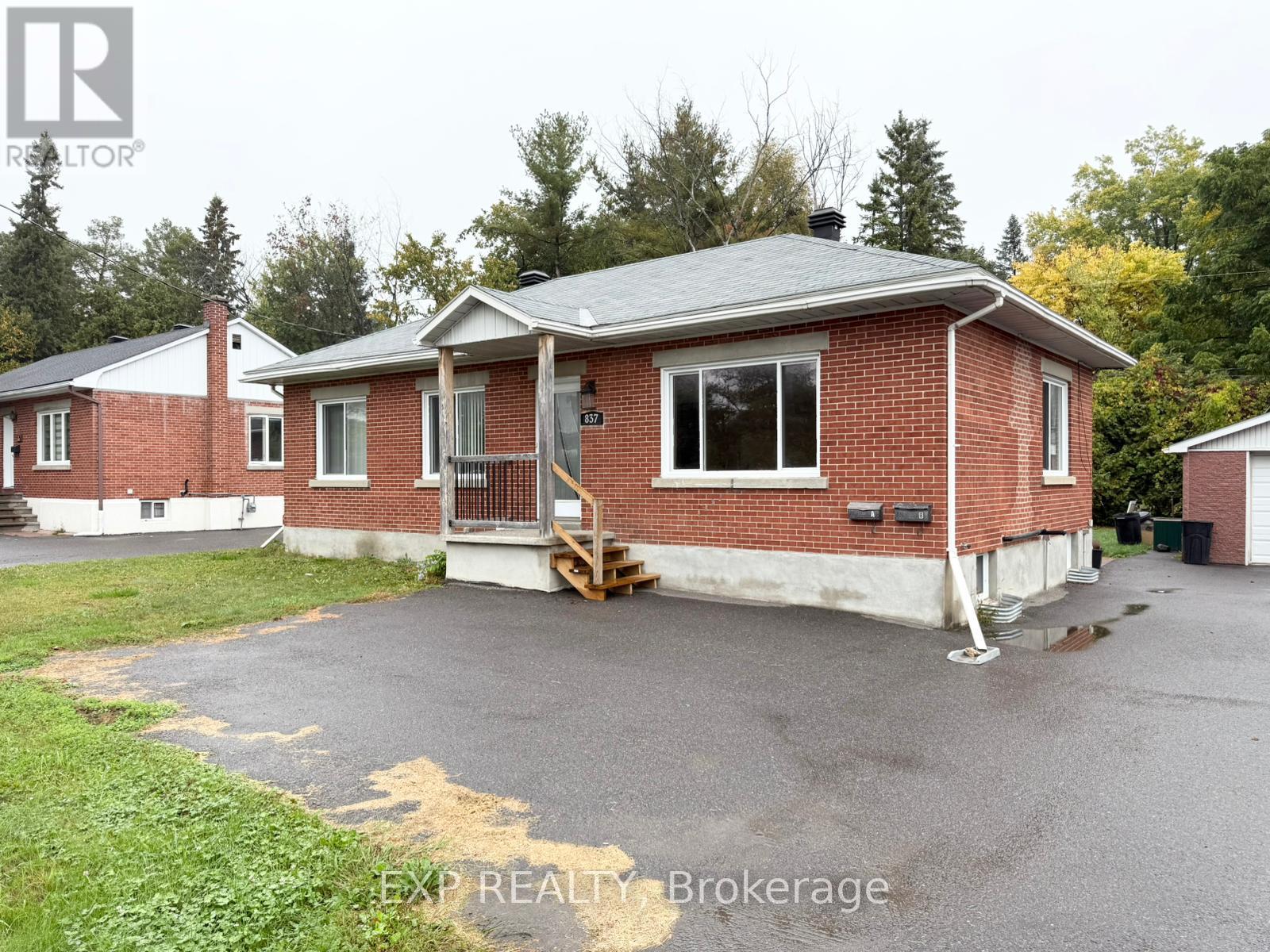 Unit A - 837 Blair Road, Ottawa, Ontario  K1J 7M6 - Photo 2 - X12431932