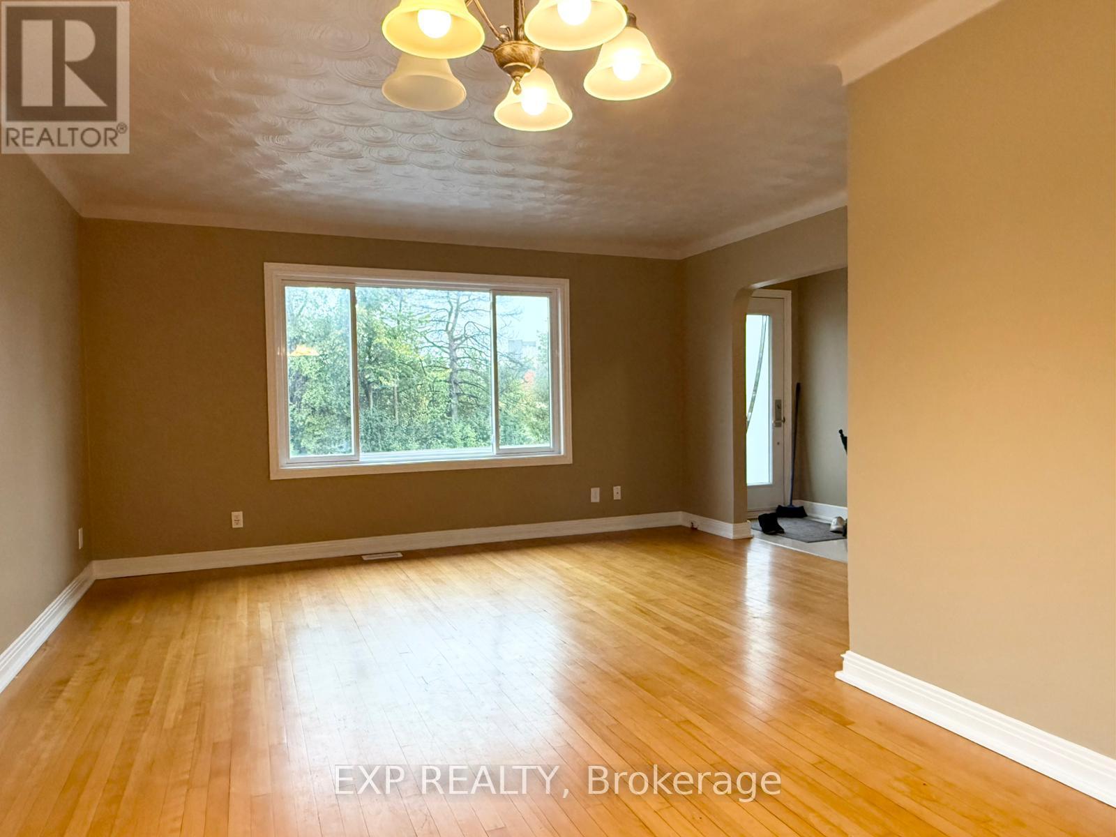 Unit A - 837 Blair Road, Ottawa, Ontario  K1J 7M6 - Photo 3 - X12431932