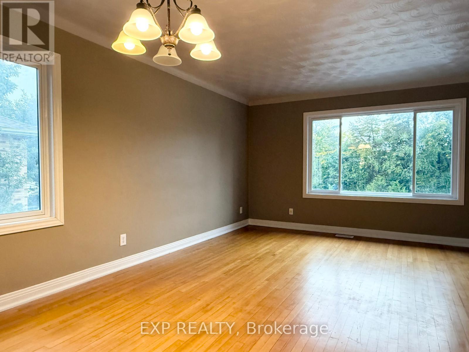 Unit A - 837 Blair Road, Ottawa, Ontario  K1J 7M6 - Photo 5 - X12431932