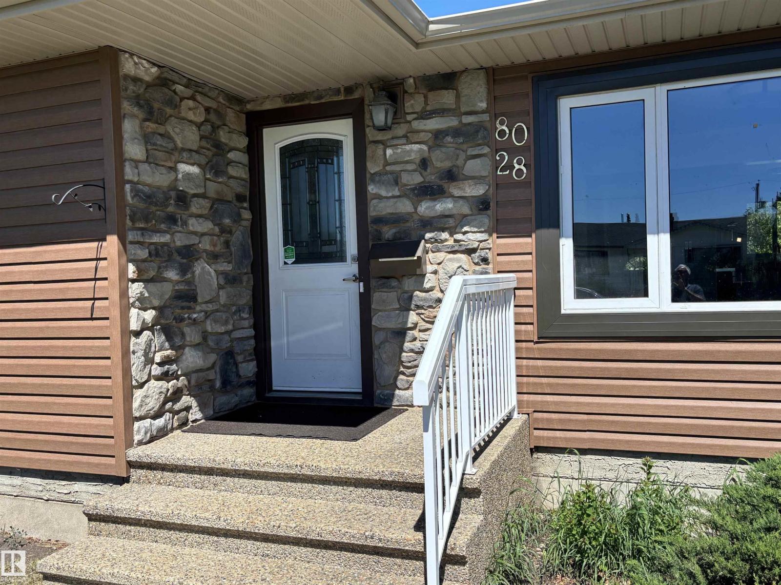 8028 134a Av Nw Nw, Edmonton, Alberta  T5C 2G9 - Photo 2 - E4459939