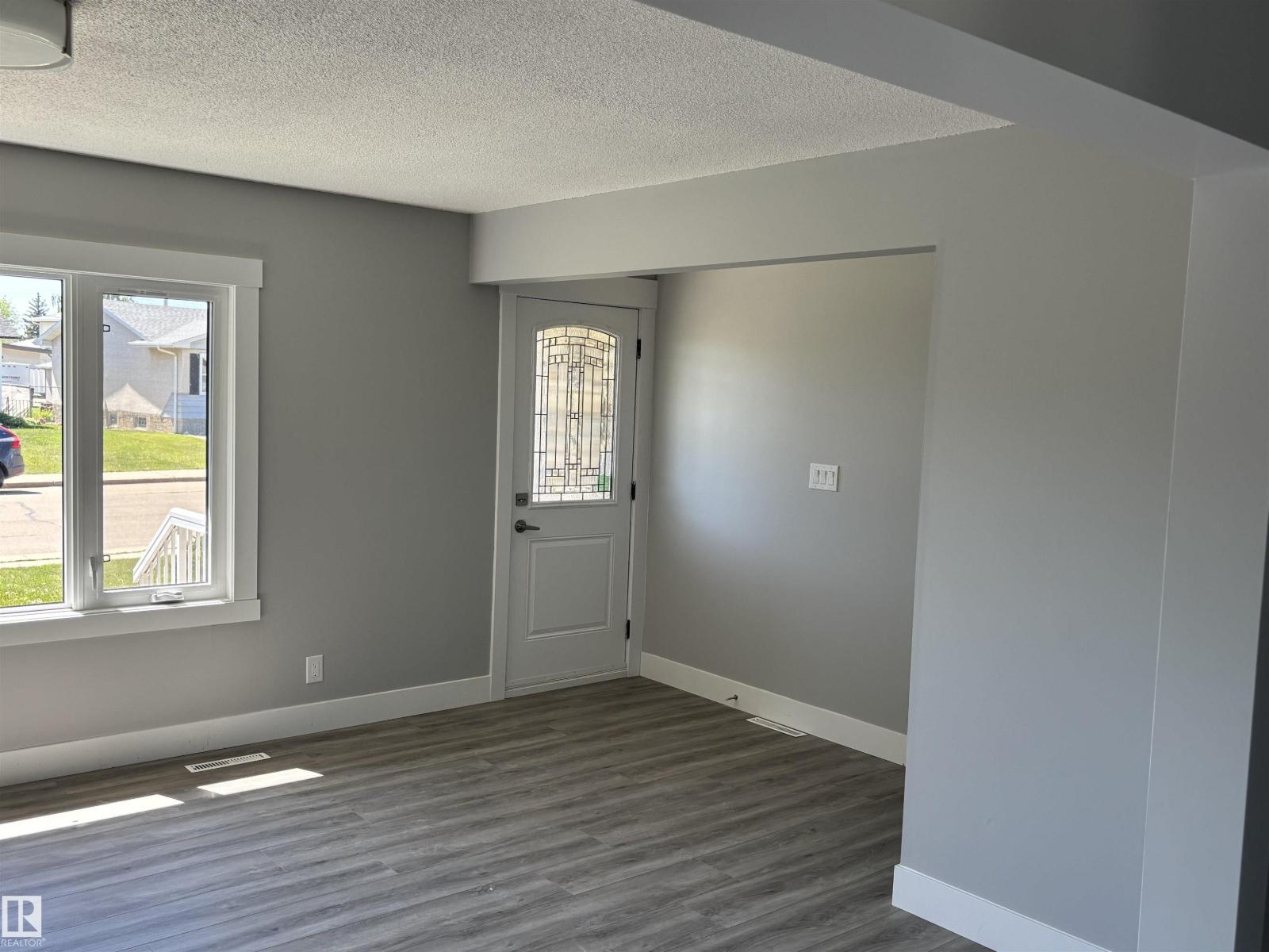 8028 134a Av Nw Nw, Edmonton, Alberta  T5C 2G9 - Photo 3 - E4459939
