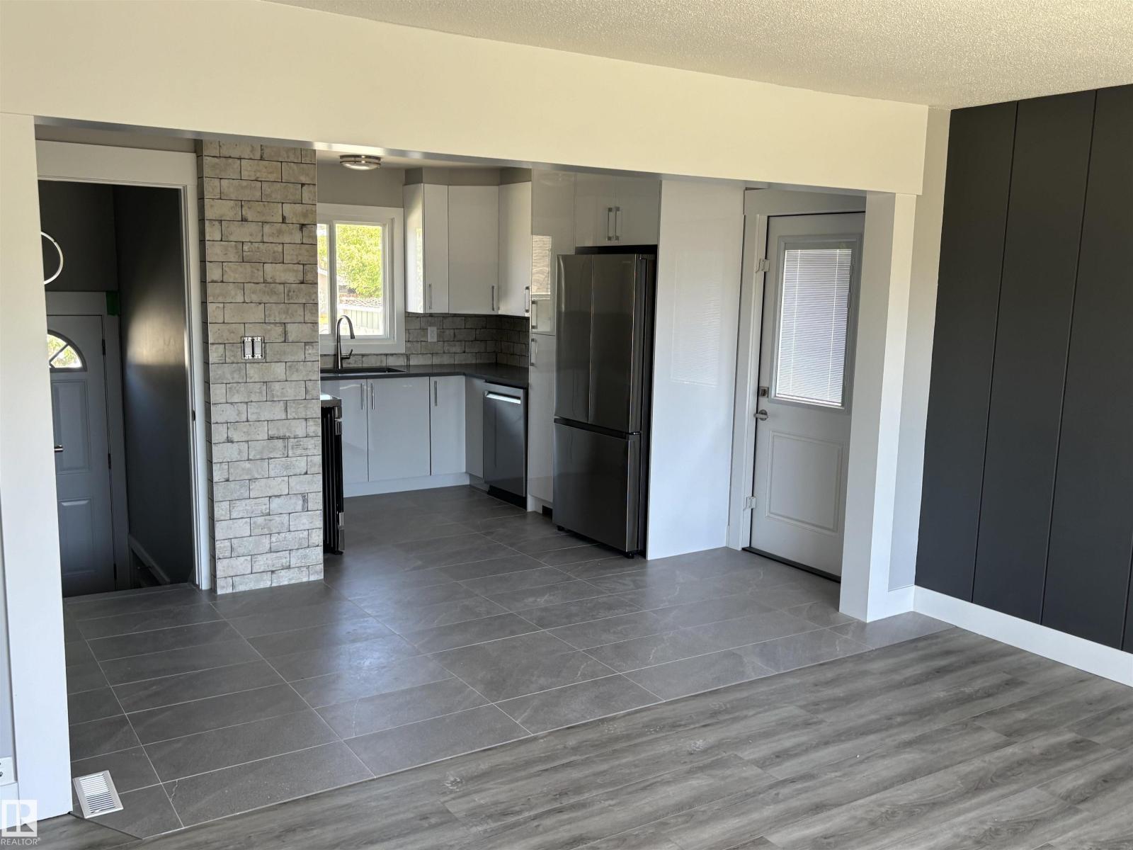 8028 134a Av Nw Nw, Edmonton, Alberta  T5C 2G9 - Photo 5 - E4459939