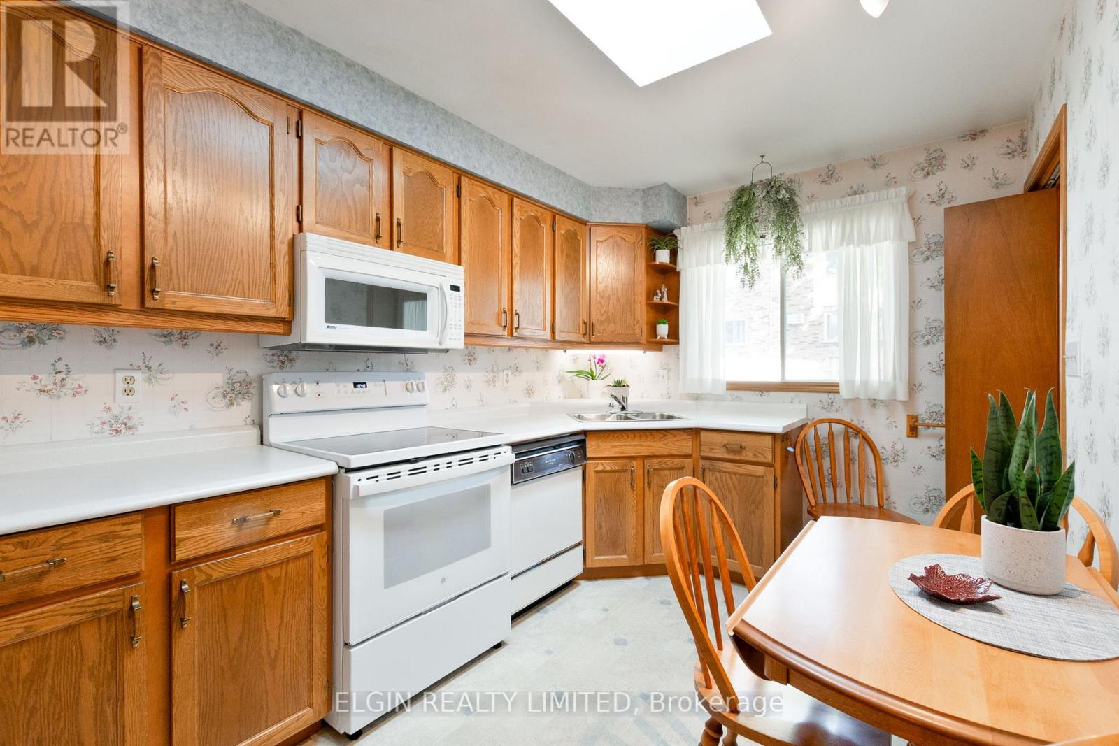 45 Bonnie Place, St. Thomas, Ontario  N5R 5W5 - Photo 12 - X12431937