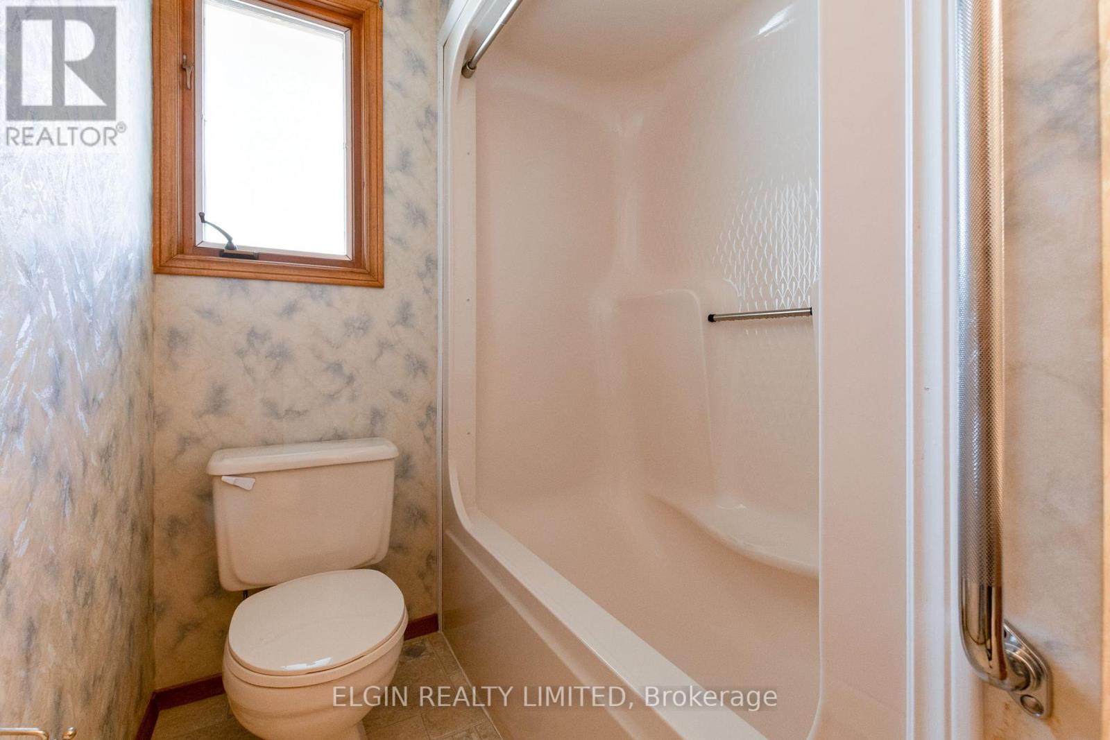 45 Bonnie Place, St. Thomas, Ontario  N5R 5W5 - Photo 21 - X12431937