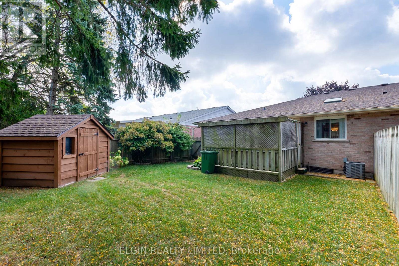 45 Bonnie Place, St. Thomas, Ontario  N5R 5W5 - Photo 30 - X12431937