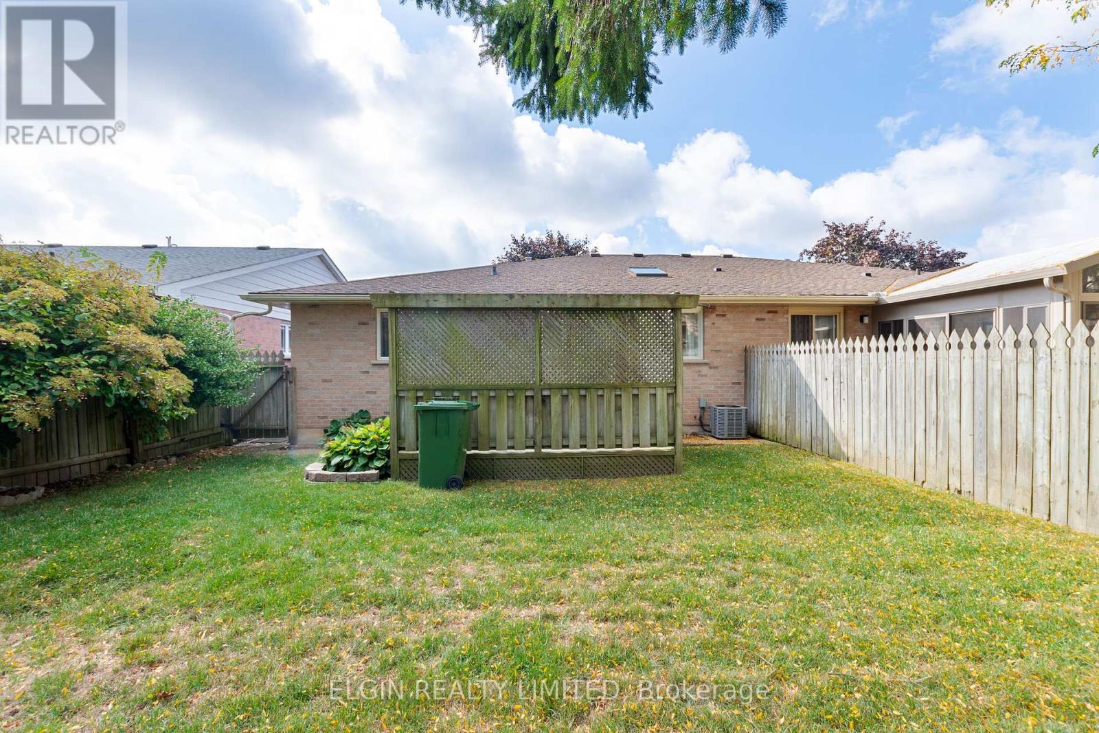 45 Bonnie Place, St. Thomas, Ontario  N5R 5W5 - Photo 32 - X12431937