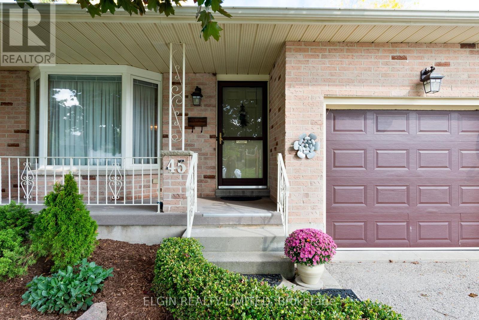 45 Bonnie Place, St. Thomas, Ontario  N5R 5W5 - Photo 4 - X12431937