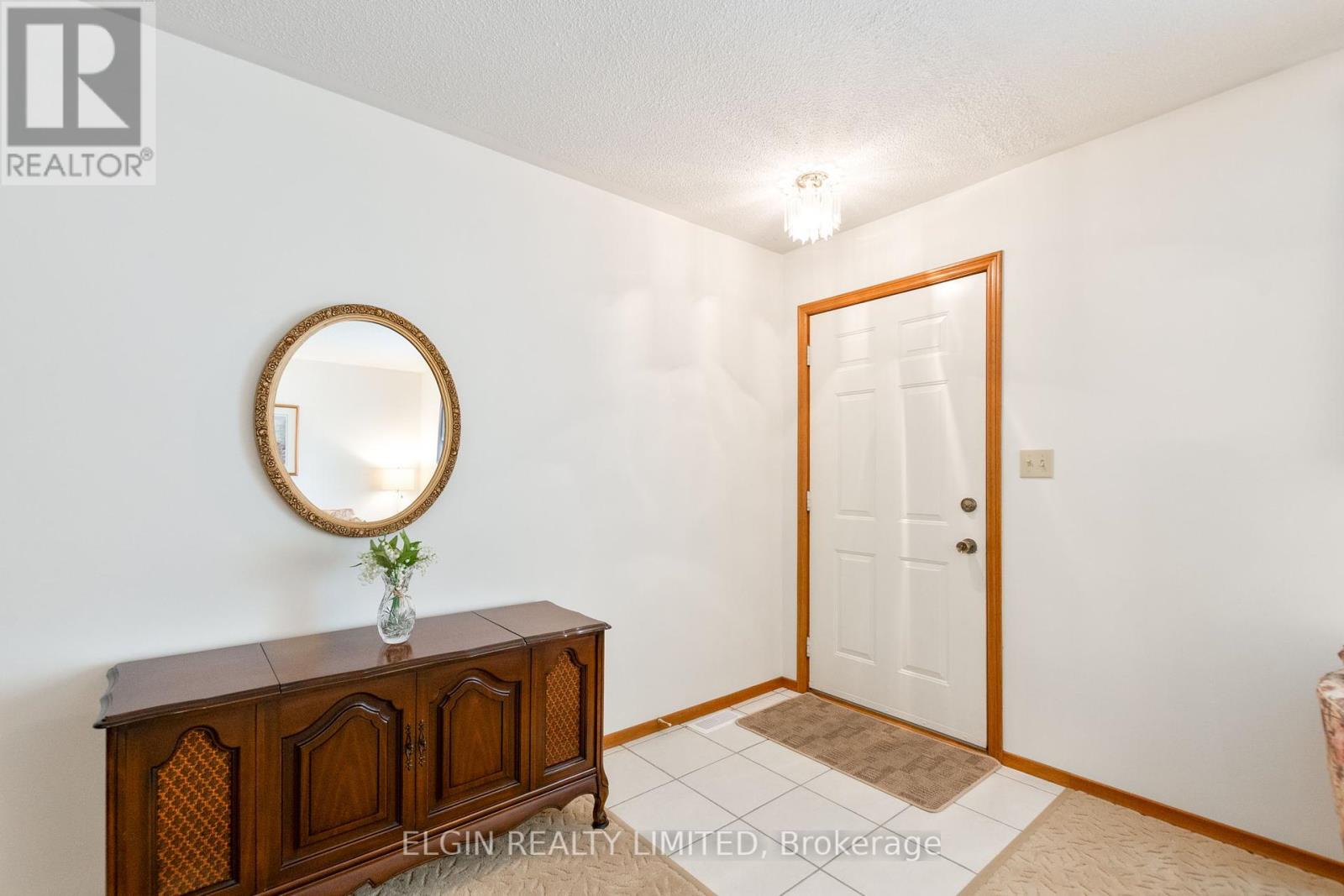 45 Bonnie Place, St. Thomas, Ontario  N5R 5W5 - Photo 5 - X12431937