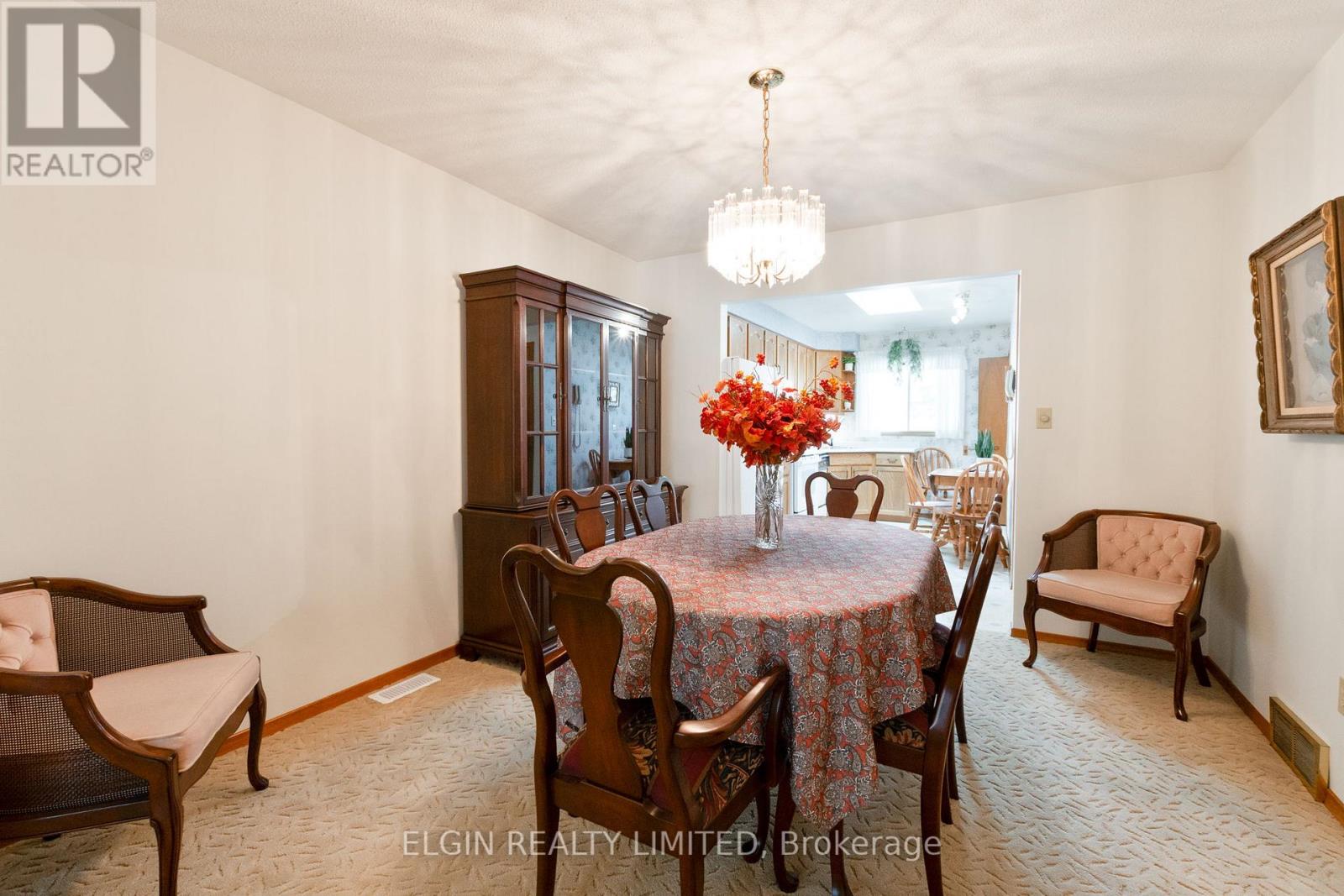 45 Bonnie Place, St. Thomas, Ontario  N5R 5W5 - Photo 8 - X12431937