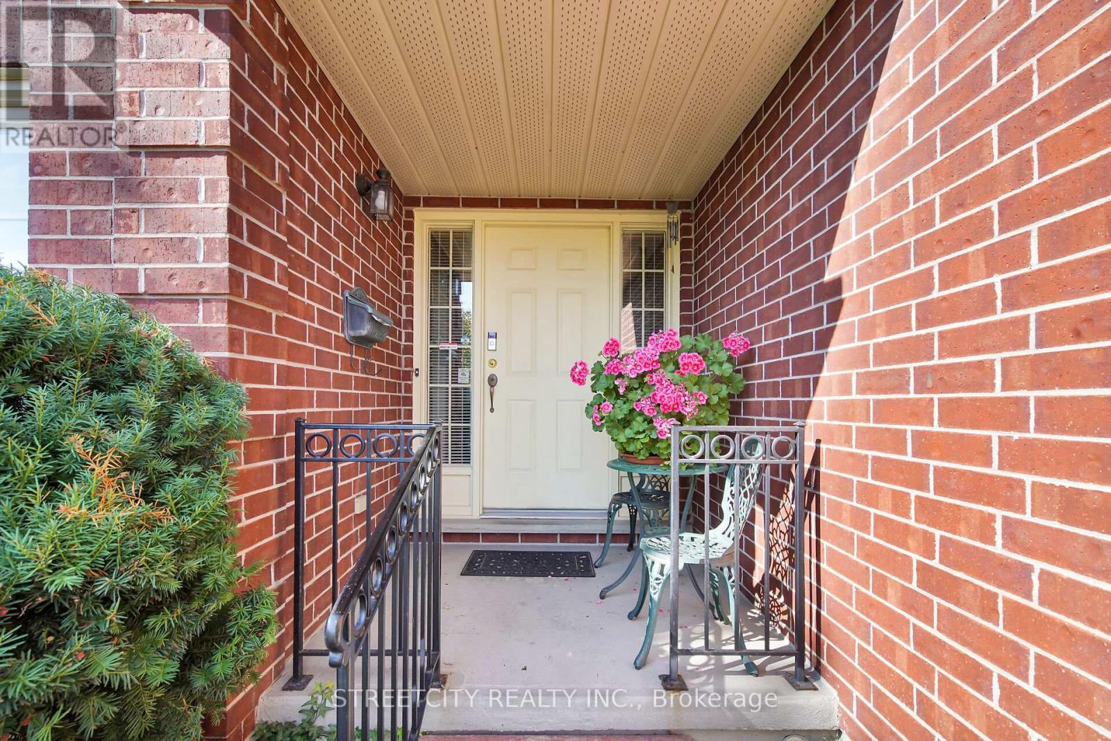 55 Martinet Avenue, London East, Ontario  N5V 4B7 - Photo 5 - X12431942