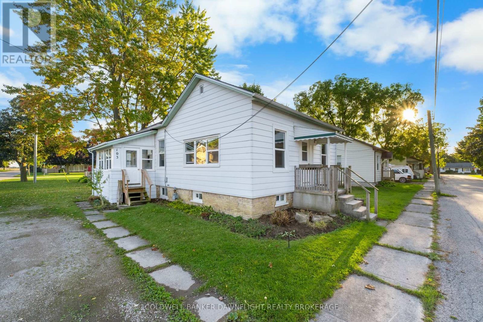 103 Park Street, South Huron, Ontario  N0M 1S2 - Photo 4 - X12431946