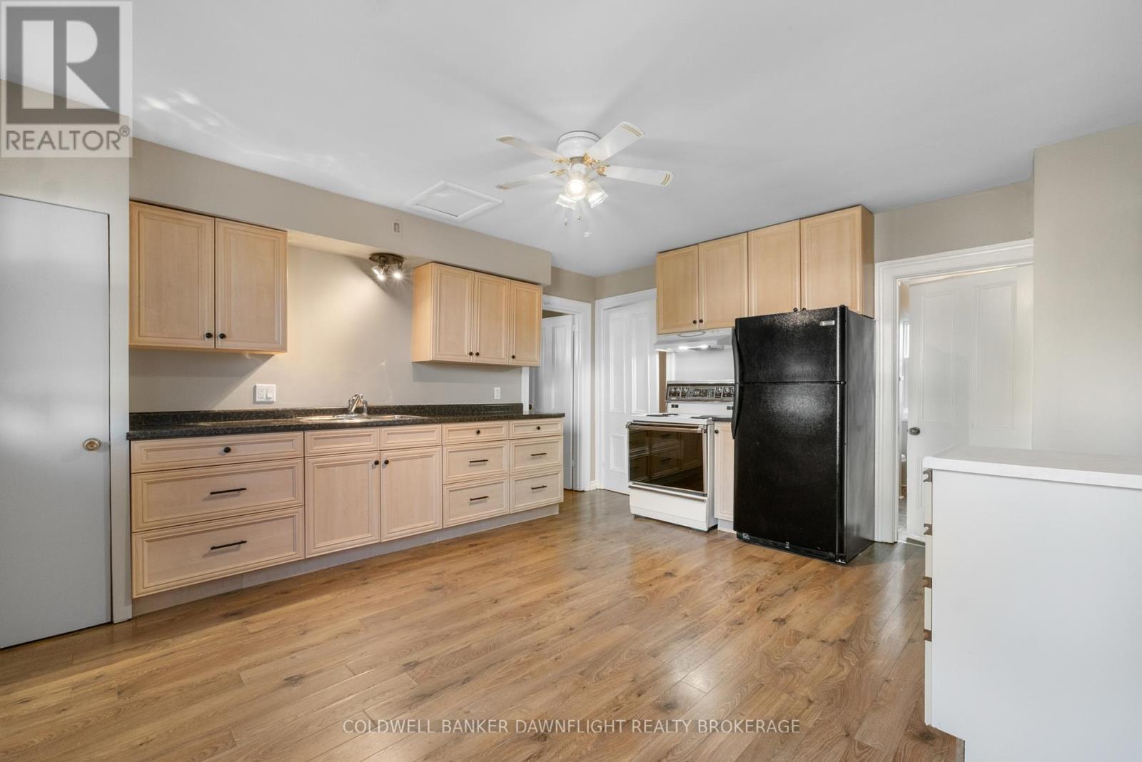 103 Park Street, South Huron, Ontario  N0M 1S2 - Photo 9 - X12431946