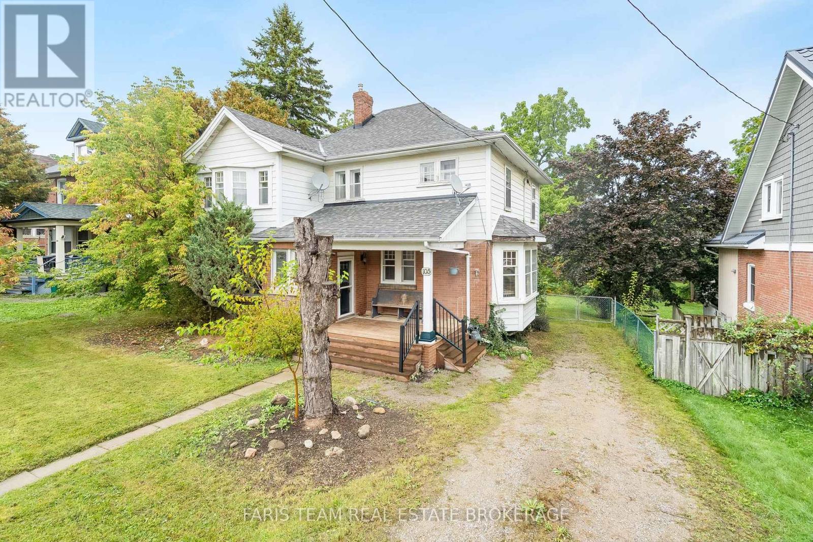 105 Barrie Street, Bradford West Gwillimbury, Ontario  L9S 2C9 - Photo 2 - N12431719