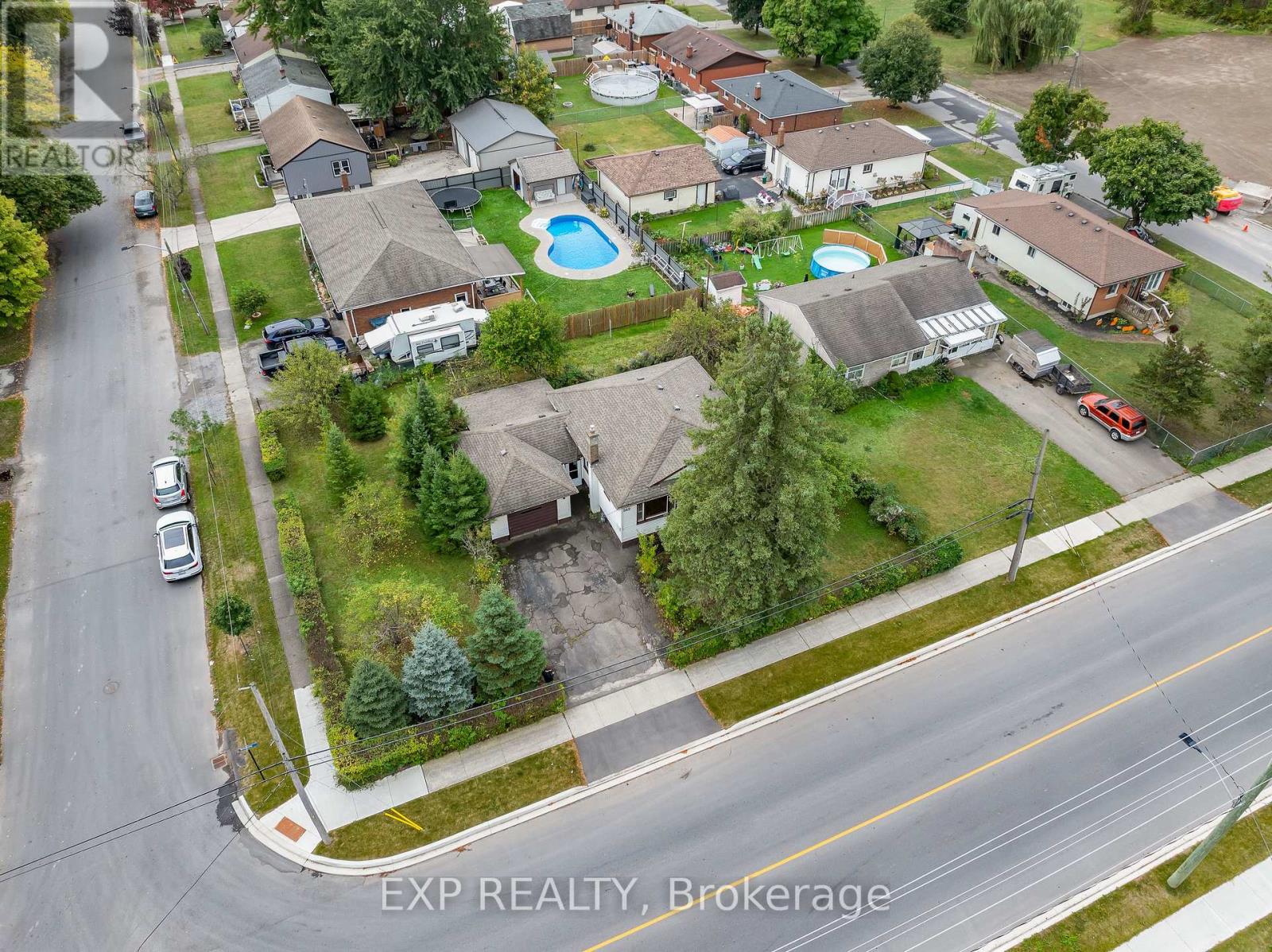 562 Broadway Street, Welland (Broadway), Ontario  L3C 5M5 - Photo 1 - X12431811