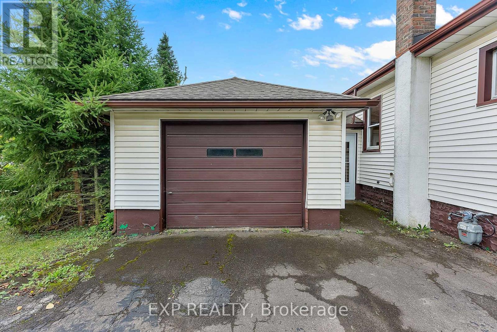 562 Broadway Street, Welland (Broadway), Ontario  L3C 5M5 - Photo 4 - X12431811