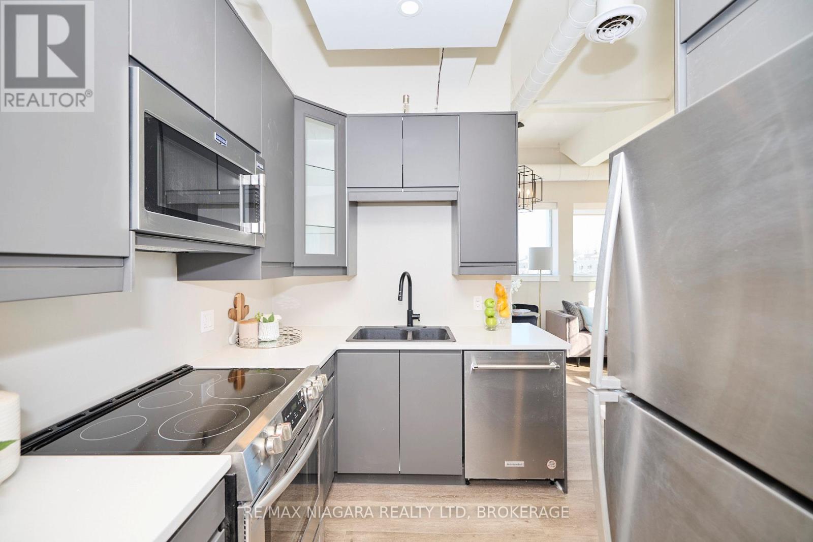 201 - 1440 Pelham Street, Pelham (Fonthill), Ontario  L0S 1E0 - Photo 5 - X12431818