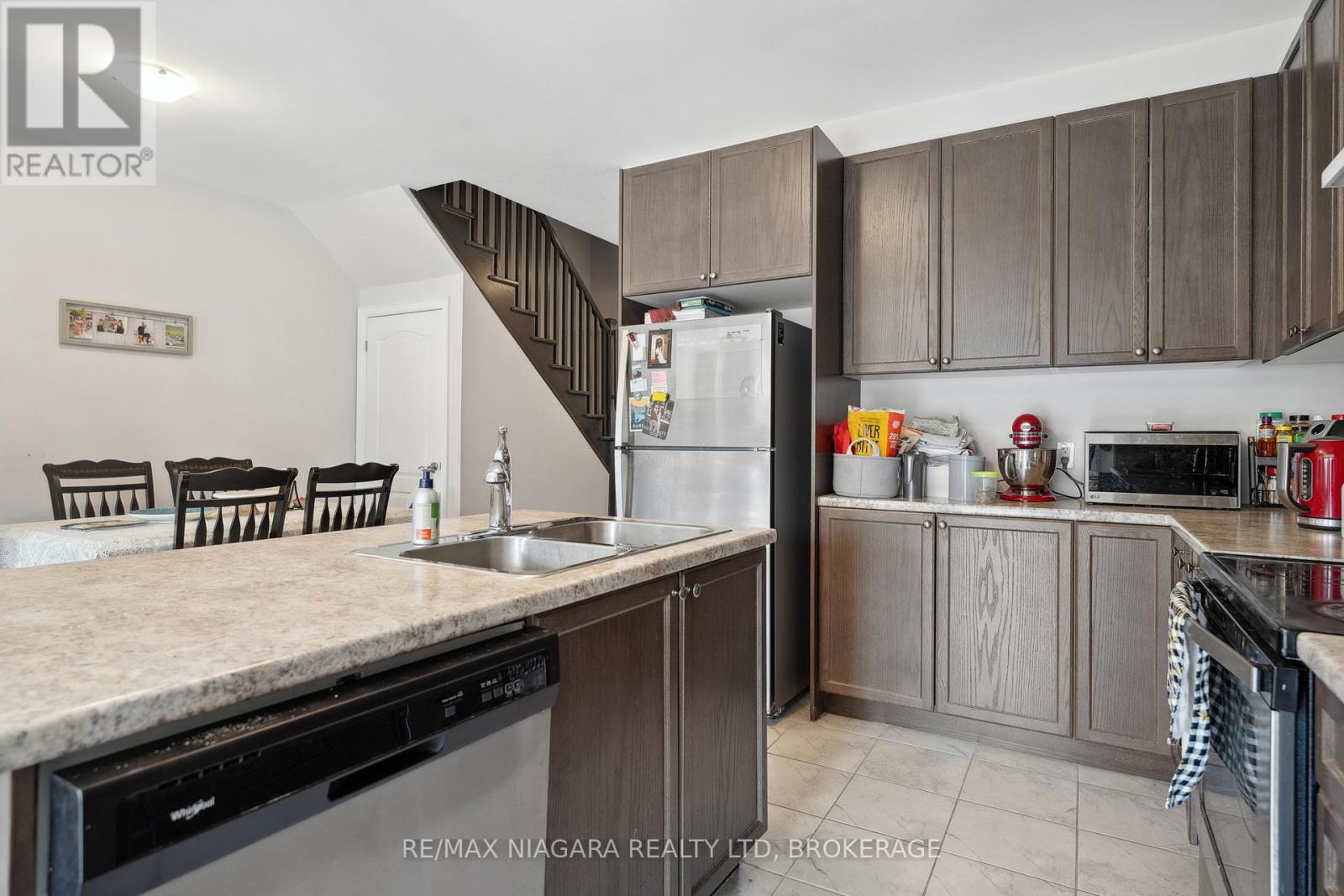 55 Sunset Way, Thorold, Ontario  L2V 0C7 - Photo 10 - X12431820