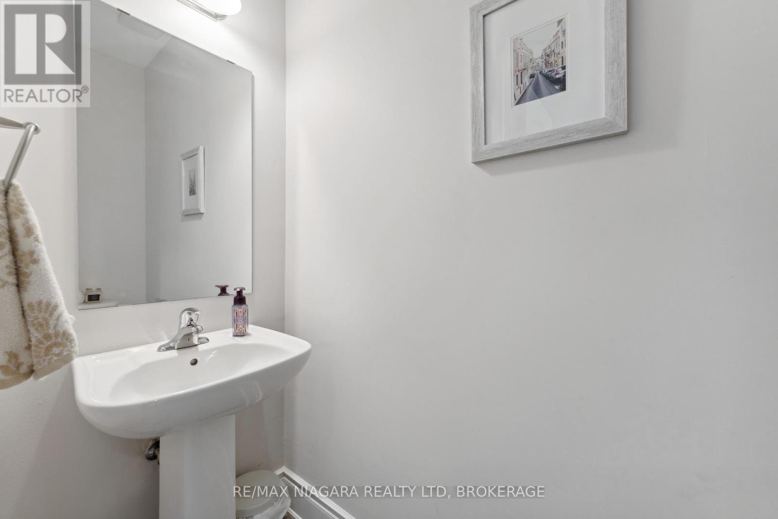 55 Sunset Way, Thorold, Ontario  L2V 0C7 - Photo 15 - X12431820