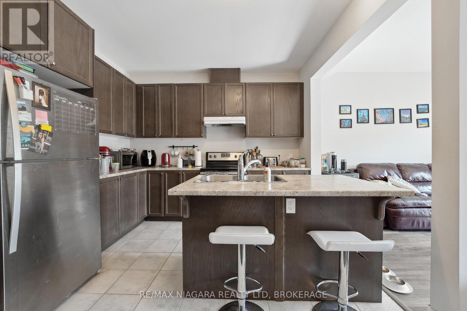55 Sunset Way, Thorold, Ontario  L2V 0C7 - Photo 6 - X12431820