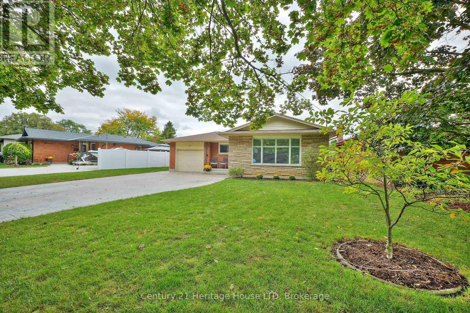 18 Princeway Drive, St. Catharines, Ontario  L2N 2X6 - Photo 3 - X12431829