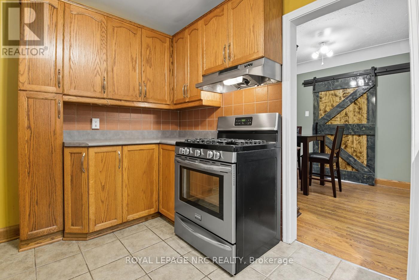 42 Linwood Drive, Welland, Ontario  L3C 2B6 - Photo 11 - X12431848