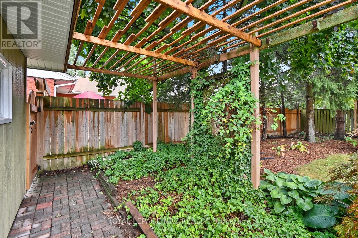 42 Linwood Drive, Welland, Ontario  L3C 2B6 - Photo 36 - X12431848