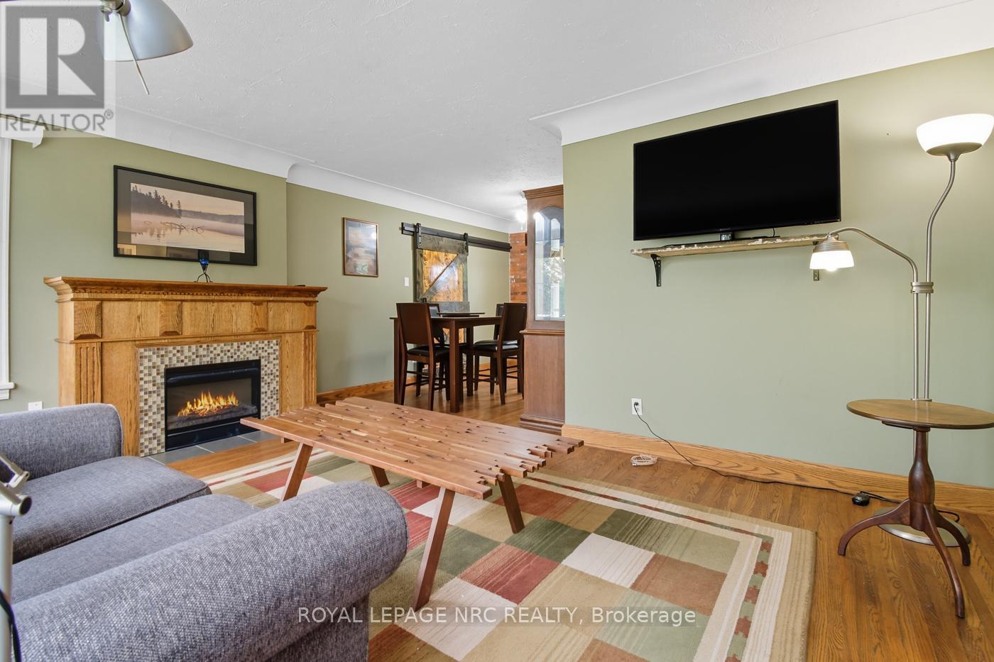 42 Linwood Drive, Welland, Ontario  L3C 2B6 - Photo 6 - X12431848