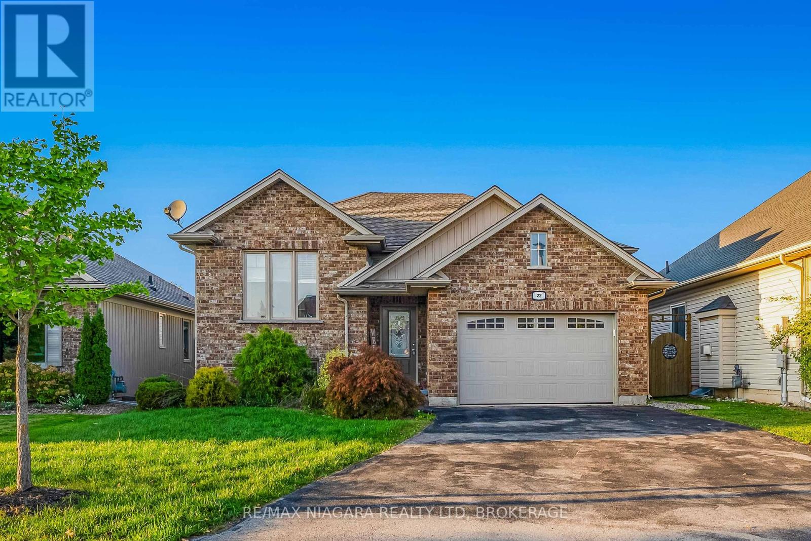 22 Henley Court, Welland (Dain City), Ontario  L3B 6E8 - Photo 1 - X12431871