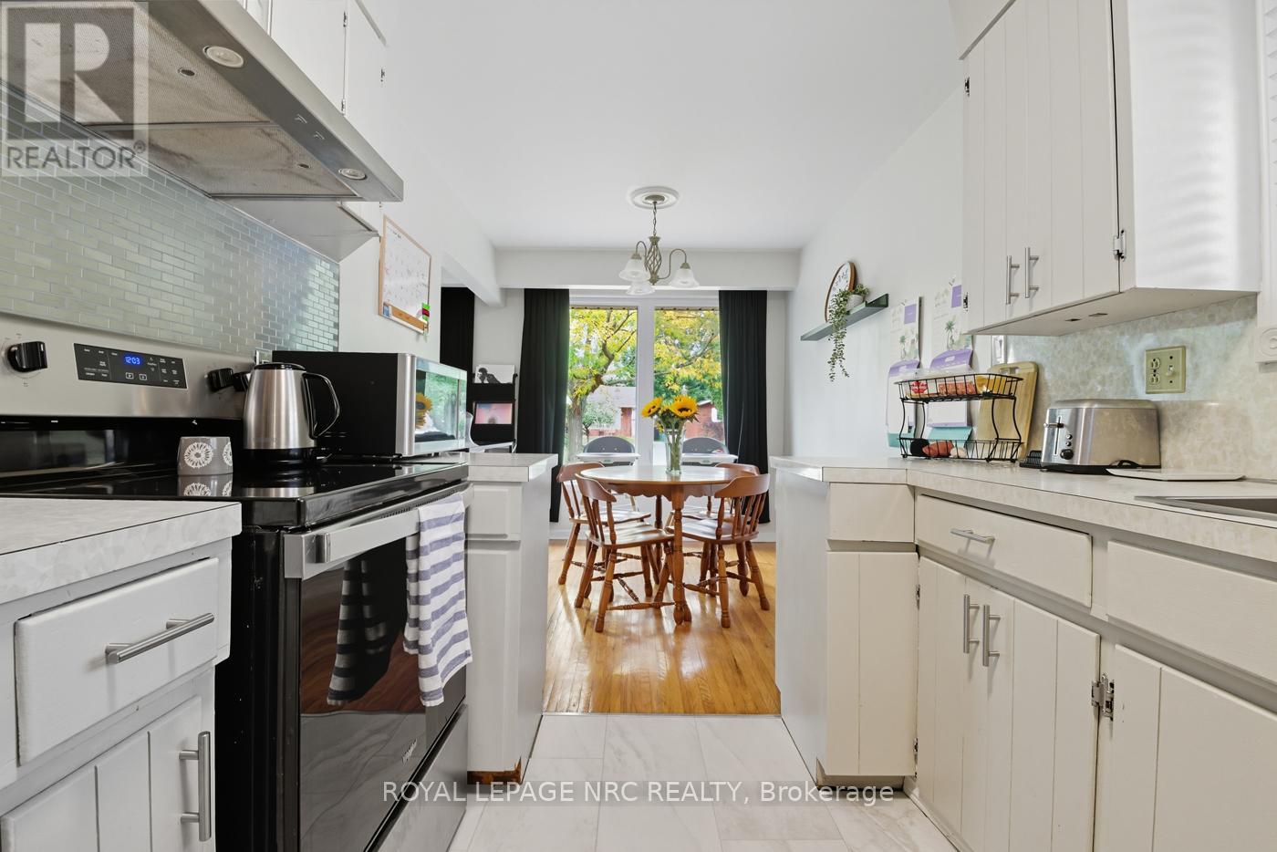 243 Gross Avenue, Welland (Broadway), Ontario  L3C 2V1 - Photo 11 - X12431878