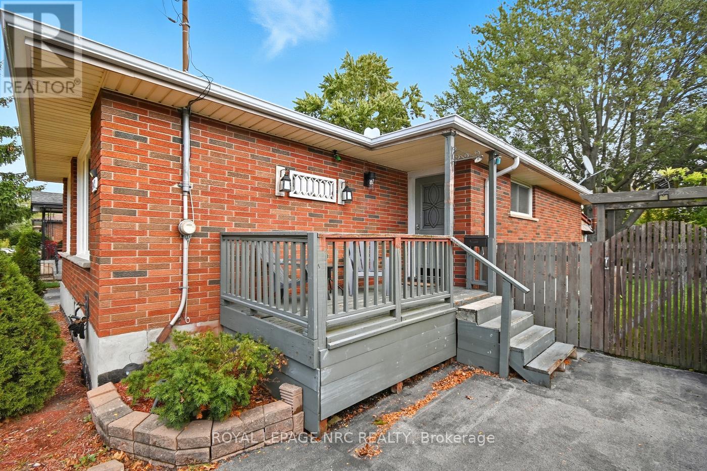 243 Gross Avenue, Welland (Broadway), Ontario  L3C 2V1 - Photo 2 - X12431878