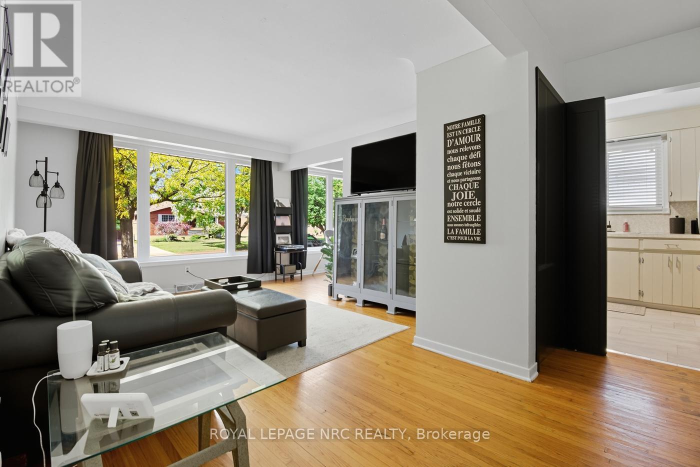 243 Gross Avenue, Welland (Broadway), Ontario  L3C 2V1 - Photo 3 - X12431878