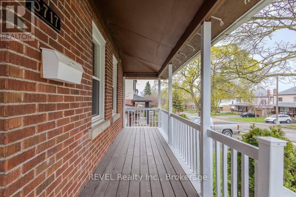 5717 Lowell Avenue, Niagara Falls (Hospital), Ontario  L2G 4E3 - Photo 2 - X12431990