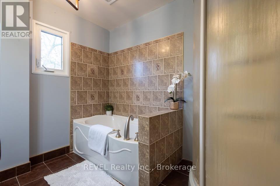 5717 Lowell Avenue, Niagara Falls (Hospital), Ontario  L2G 4E3 - Photo 23 - X12431990