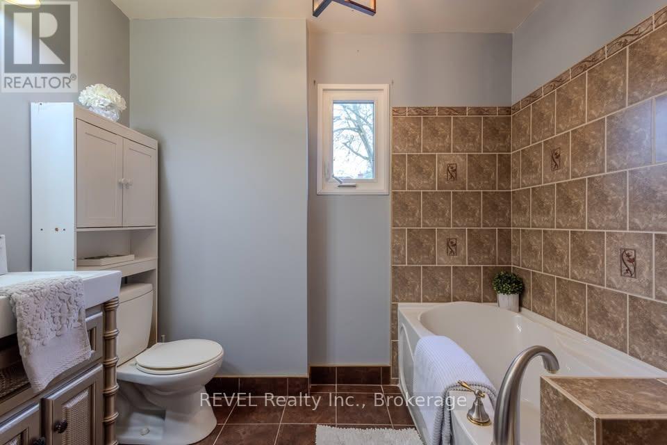 5717 Lowell Avenue, Niagara Falls (Hospital), Ontario  L2G 4E3 - Photo 24 - X12431990