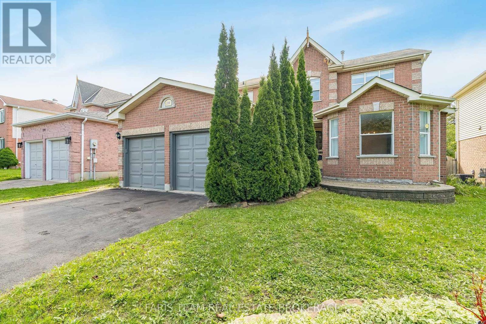 230 Mary Anne Drive, Barrie, Ontario  L4N 7R2 - Photo 3 - S12431772