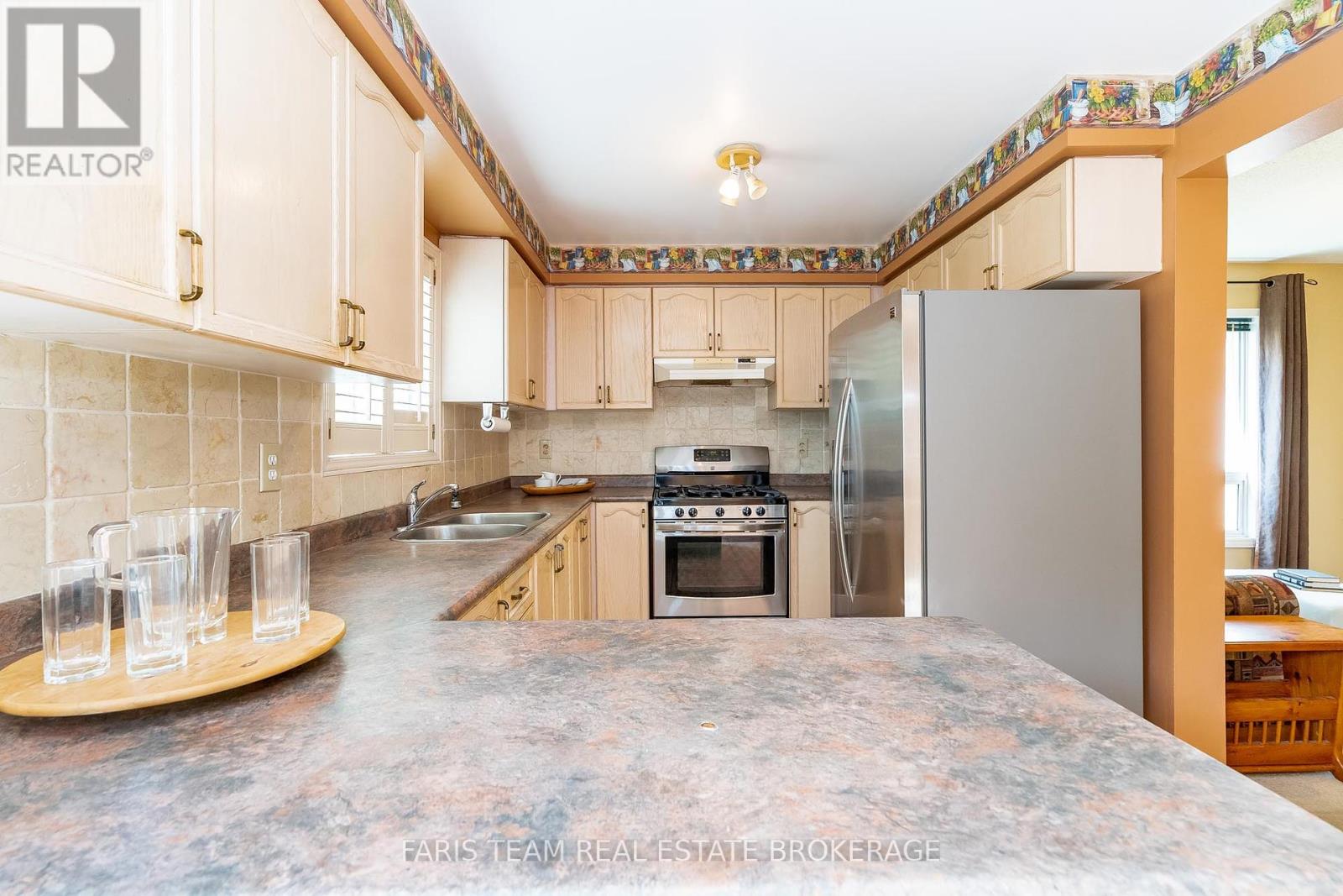 230 Mary Anne Drive, Barrie, Ontario  L4N 7R2 - Photo 4 - S12431772