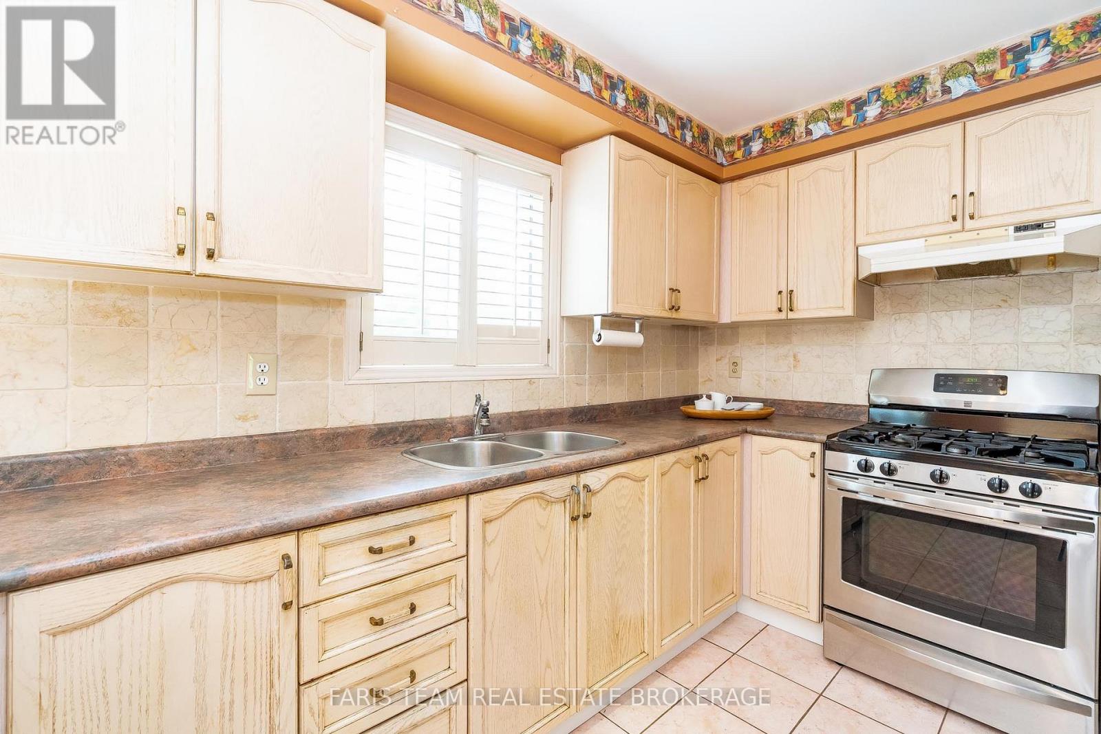 230 Mary Anne Drive, Barrie, Ontario  L4N 7R2 - Photo 6 - S12431772
