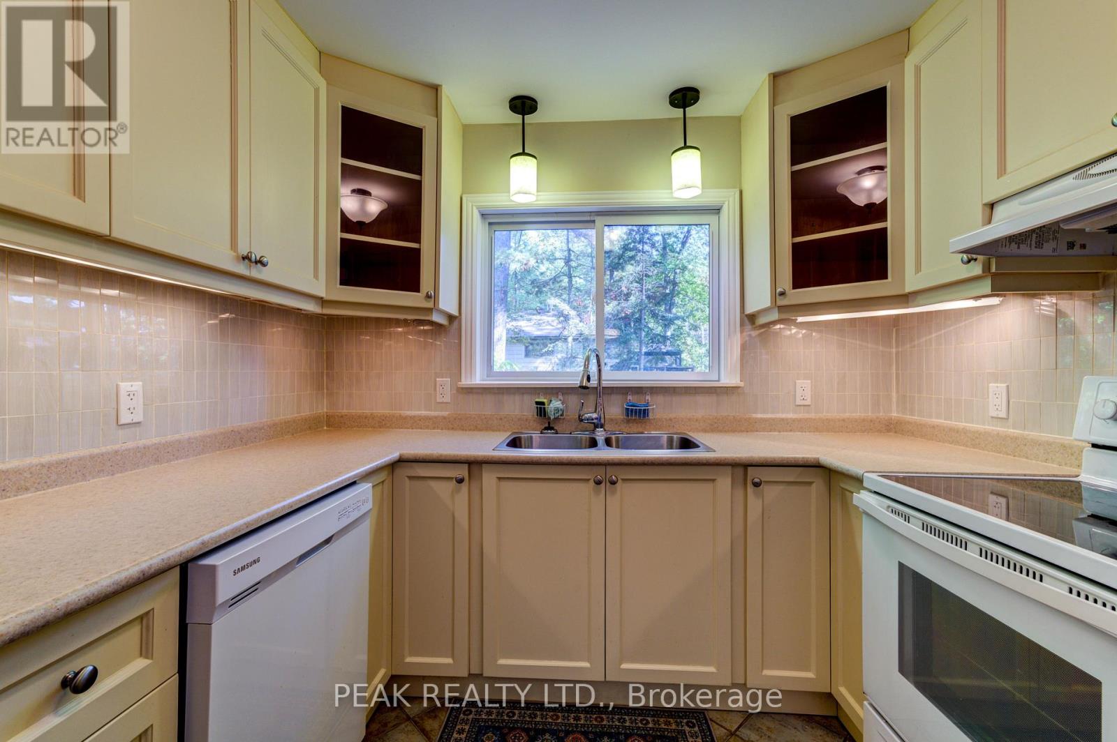 11 Glen Avenue S, Tiny, Ontario  L0L 2T0 - Photo 14 - S12431796