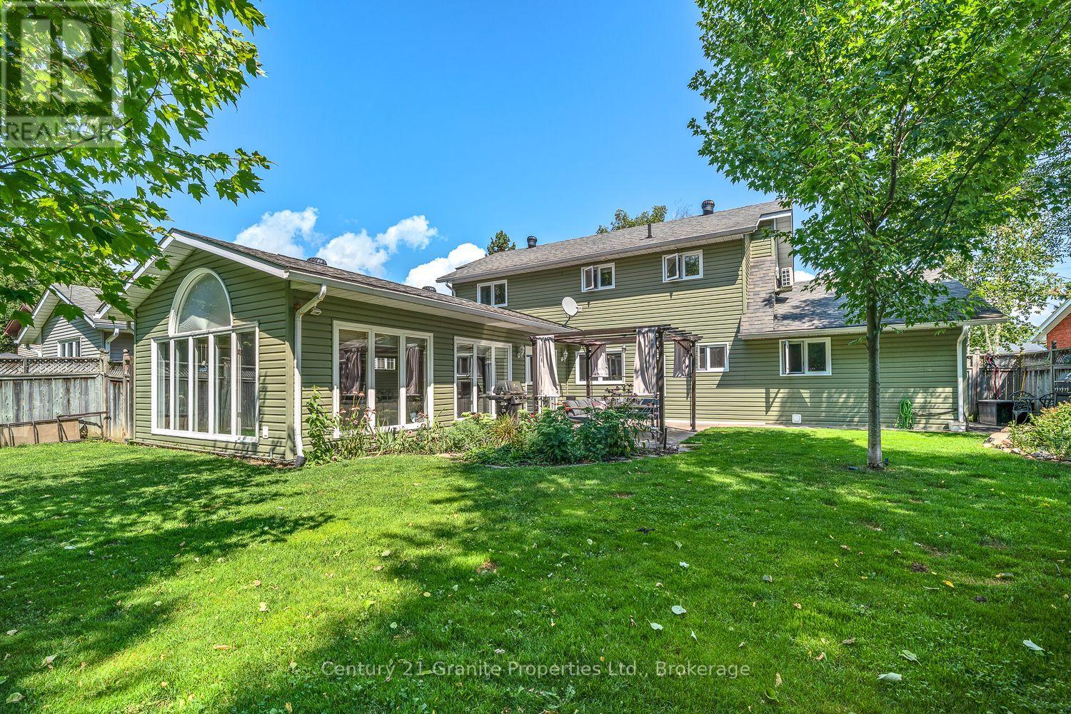 7 Tudhope Street, Parry Sound, Ontario  P2A 2H9 - Photo 9 - X12431934