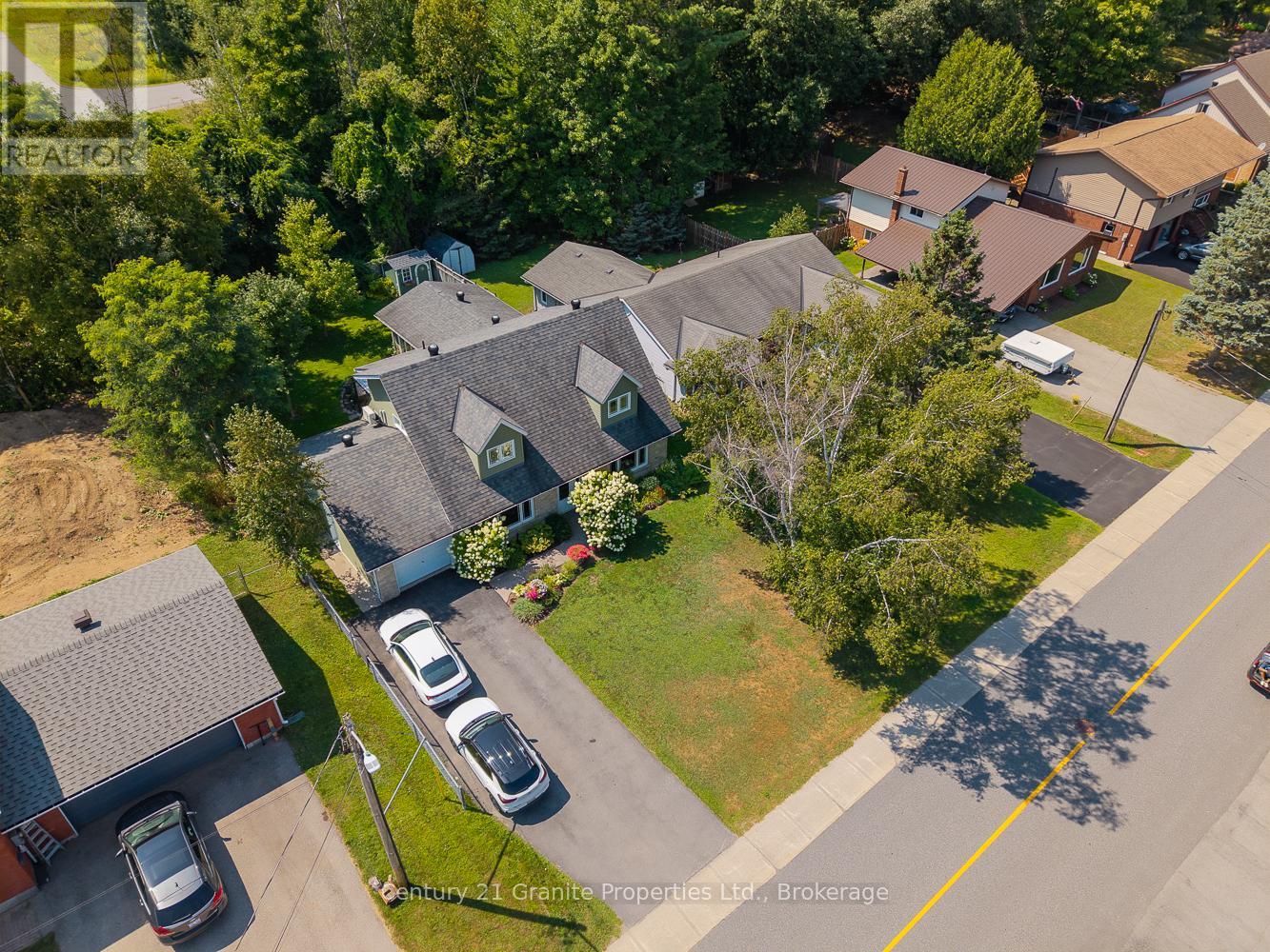 7 Tudhope Street, Parry Sound, Ontario  P2A 2H9 - Photo 2 - X12431934
