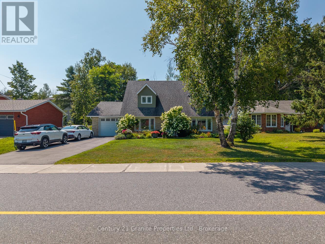 7 Tudhope Street, Parry Sound, Ontario  P2A 2H9 - Photo 3 - X12431934