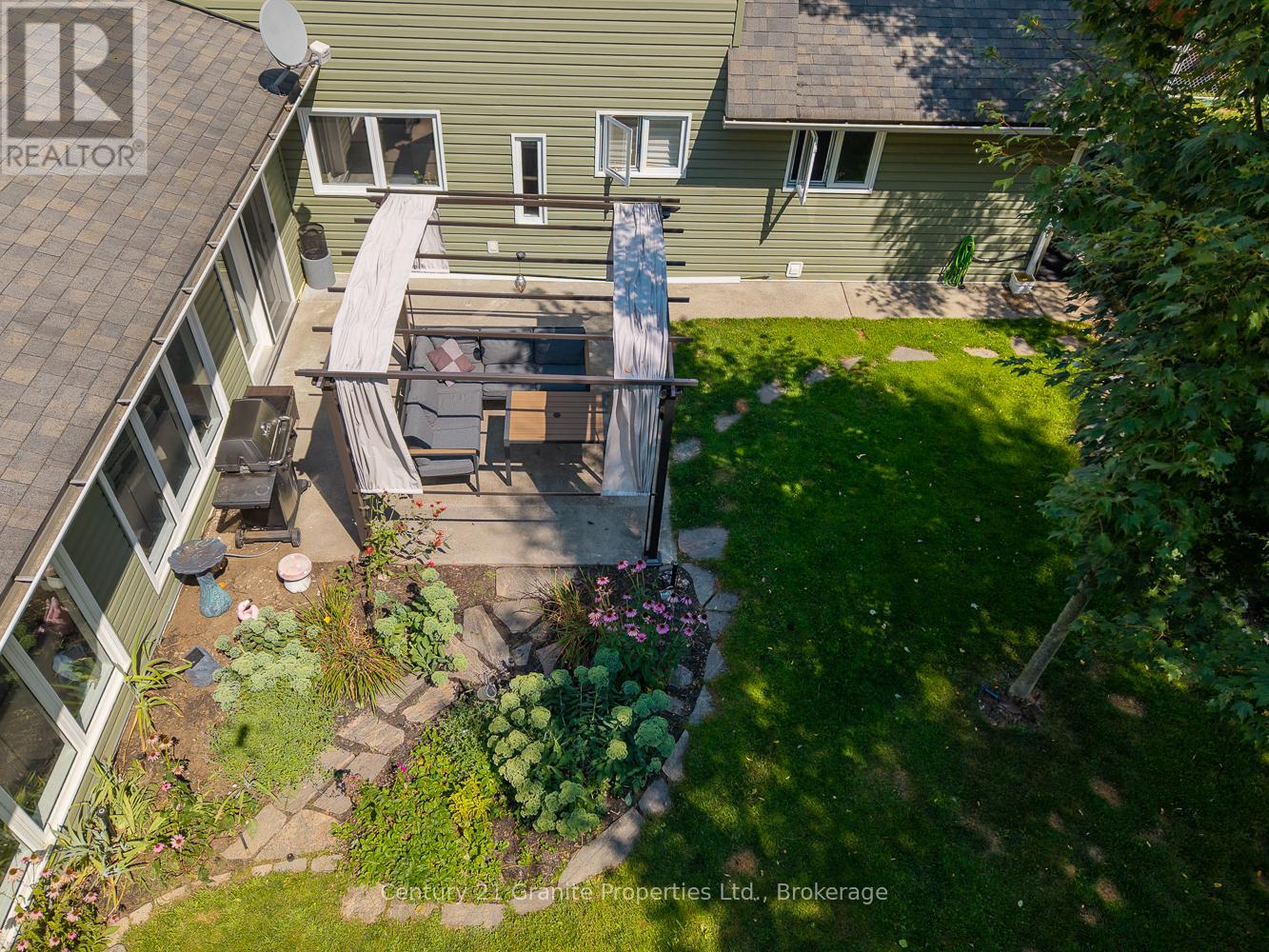 7 Tudhope Street, Parry Sound, Ontario  P2A 2H9 - Photo 8 - X12431934